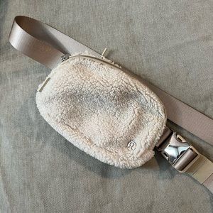 Lululemon Everywhere Fleece Belt Bag